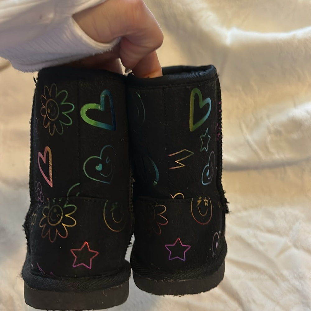 Girls Fun Shiny Emoji Black Doodle Chalet Boots Size 13 - Picture 6 of 12